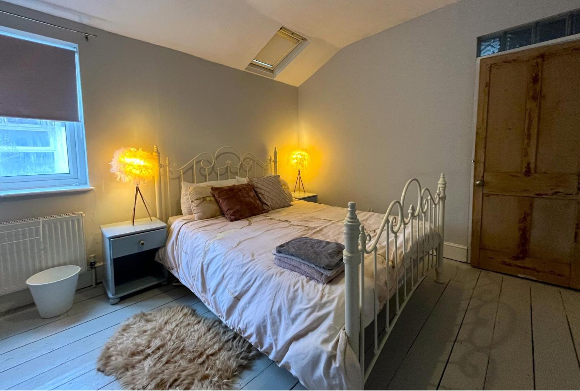 Charming Cottage Retreat With Garden - Sleeps 12 Бристоль Экстерьер фото