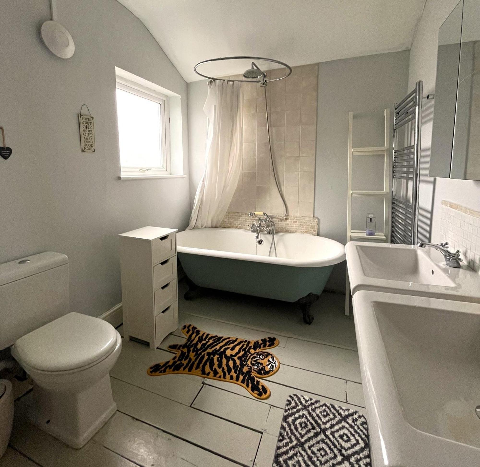 Charming Cottage Retreat With Garden - Sleeps 12 Бристоль Экстерьер фото